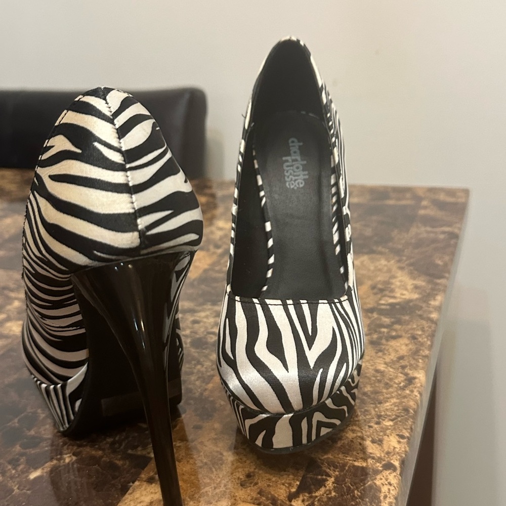 Heels - Picture 3 of 3